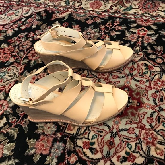 Women's Brooks Brothers Wedge heeled Sandels size 7 - Picture 1 of 3